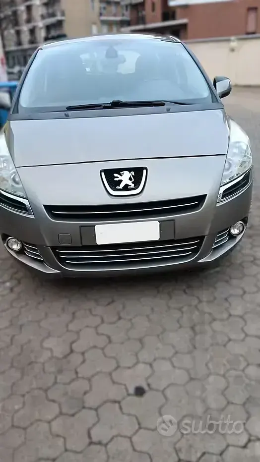 Usata Peugeot 5008 112 CV (82 kW) 2011 Giallo Monovolume