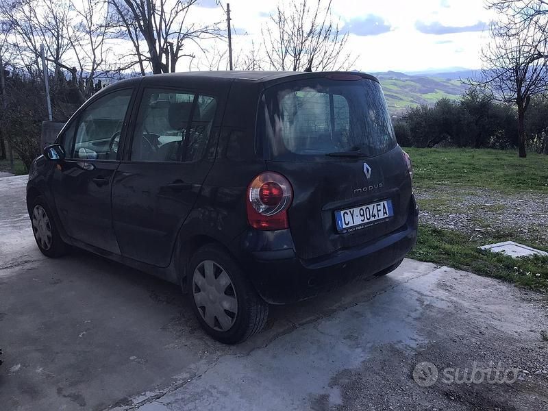 Usata Renault Modus 75 CV (55 kW) 2005 Nero Monovolume