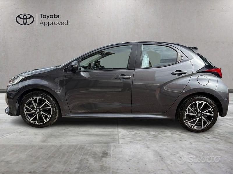 Usata Toyota Yaris Hybrid Trend 116 CV (85 kW) 2022 Grigio Berlina