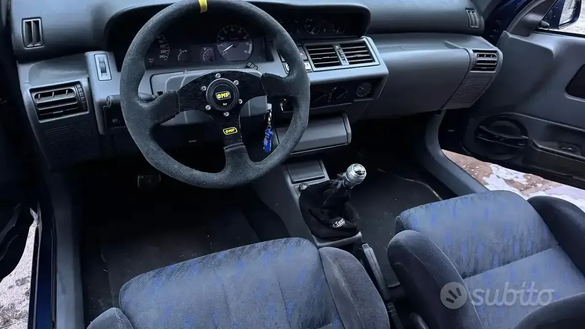 Usata Renault Clio 135 CV (99 kW) 1993 Blu/azzurro Utilitaria