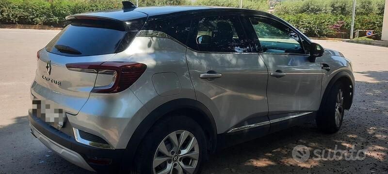 Usata Renault Captur Intens 101 CV (74 kW) 2021 Grigio SUV