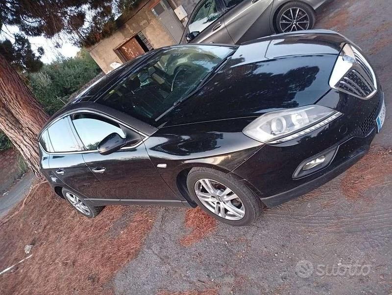 Usata Lancia Delta 165 CV (121 kW) 2009 Utilitaria