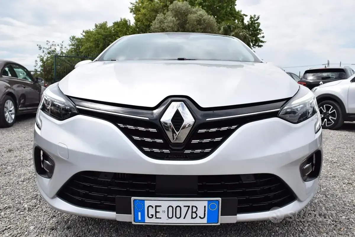 Usata Renault Clio V 101 CV (74 kW) 2021 Grigio Berlina
