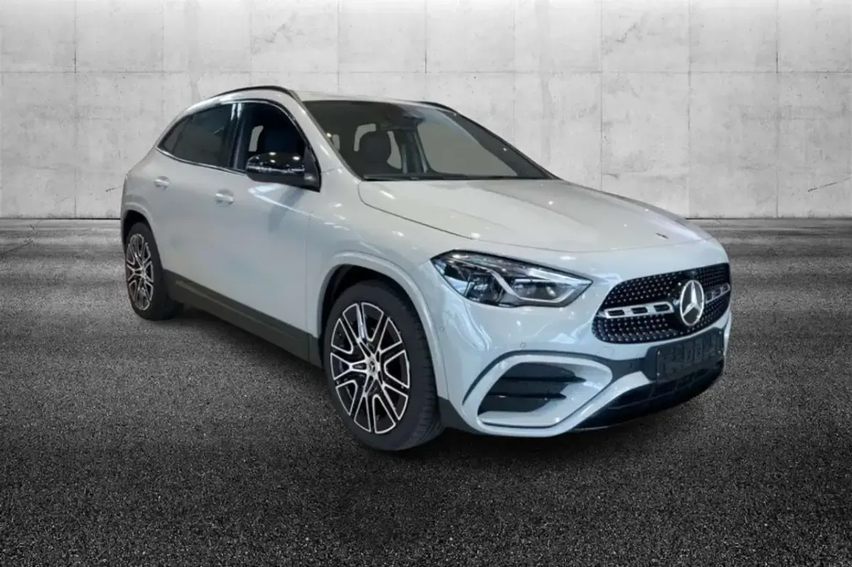 Usata Mercedes GLA200 AMG Line Premium 150 CV (110 kW) 2025 Grigio SUV
