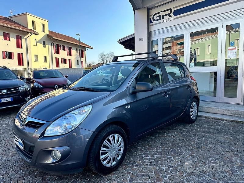 Usata Hyundai i20 Comfort 78 CV (57 kW) 2011 Grigio Utilitaria