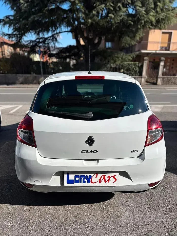 Usado Renault Clio II Dynamique 75 CV (55 kW) 2011 Blanco Utilitario