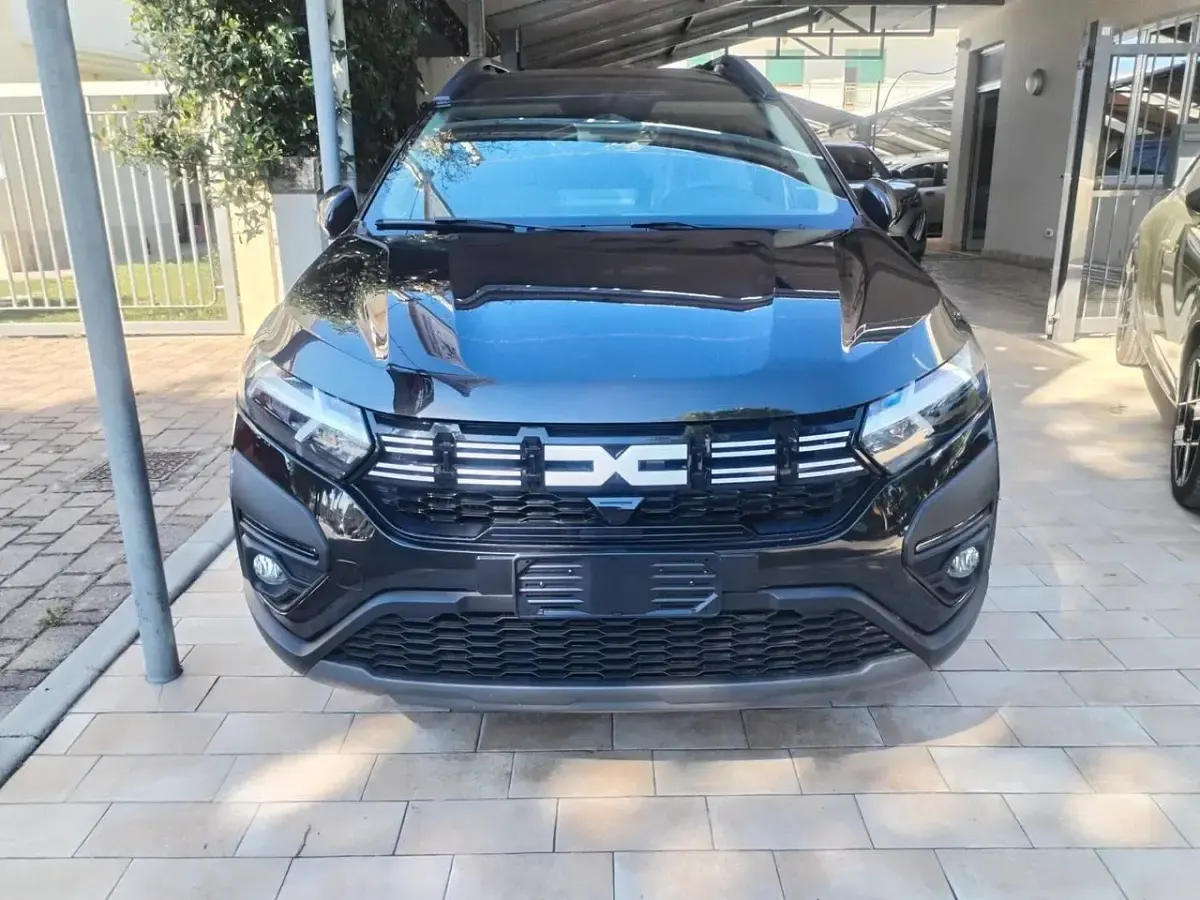 Usata Dacia Jogger Expression 101 CV (74 kW) 2026 Monovolume