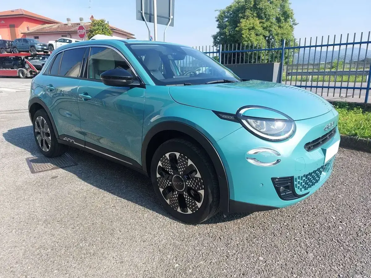 Usata Fiat 600 La Prima 101 CV (74 kW) 2025 Blu/azzurro SUV