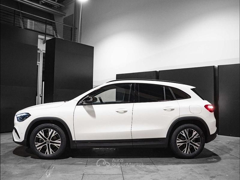Nuova Mercedes GLA200 150 CV (110 kW) 2025 Bianco SUV