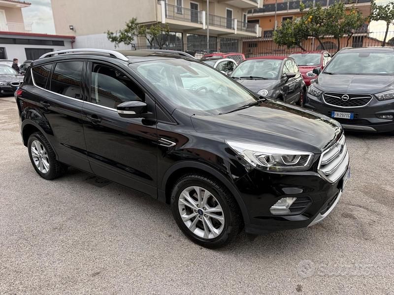 Usata Ford Kuga Titanium 120 CV (88 kW) 2018 Nero SUV