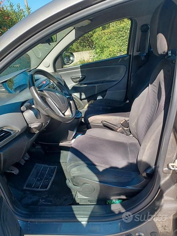 Usata Lancia Ypsilon 80 CV (58 kW) 2015 Utilitaria