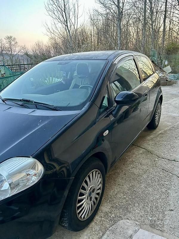Usado Fiat Grande Punto 65 HP (47 kW) 2006 Preto Citadino