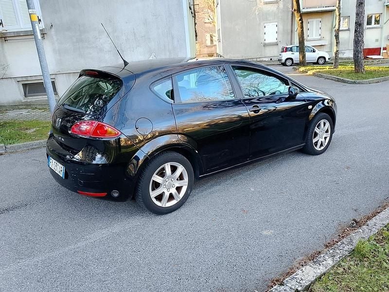 Nero Usata 2009 Seat Leon Tre volumi | 2200 € - Immagine 1/4