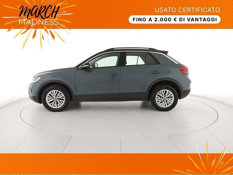 Usata VW T-Roc Life 110 CV (80 kW) 2022 Petroleum blue metallizzato/nero SUV