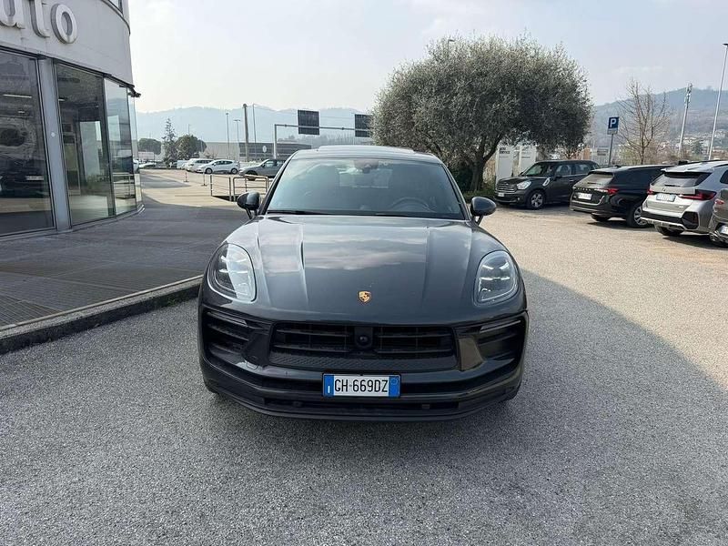 Usata Porsche Macan 265 CV (194 kW) 2022 Grigio scuro tendente al nero SUV