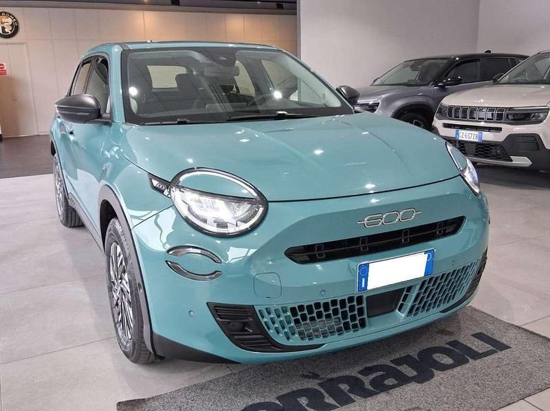 Usata Fiat 600 101 CV (74 kW) 2024 Azzurro cielo SUV