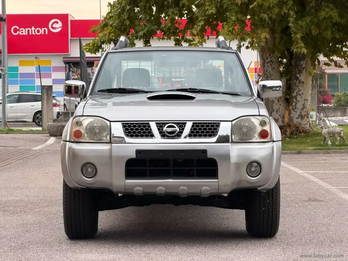 Usata Nissan Navara 133 CV (97 kW) 2003 Argento Pick-up