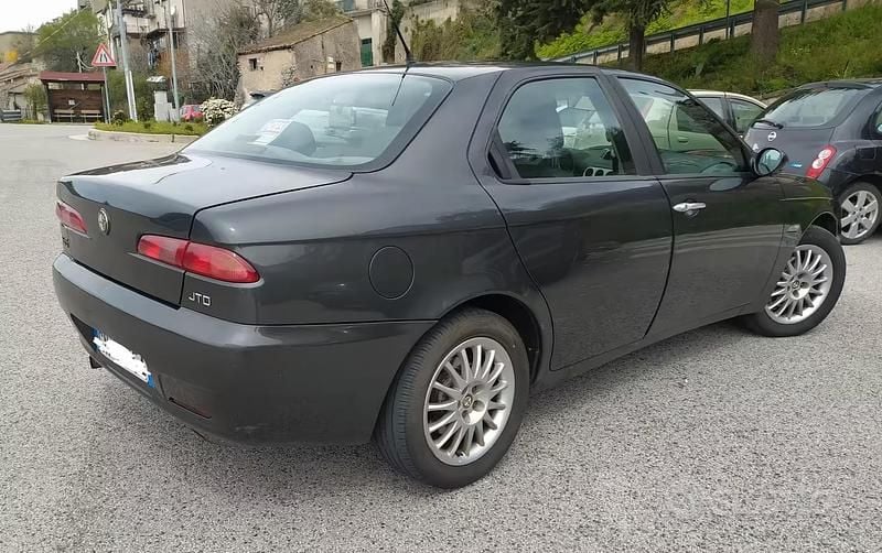Usata Alfa Romeo 156 Distinctive 116 CV (85 kW) 2004 Grigio Berlina