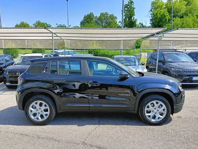Nuova Jeep Avenger Altitude 101 CV (74 kW) 2026 Nero volcano pastello SUV