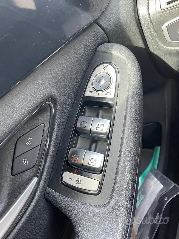 Usata Mercedes C180 Executive 122 CV (89 kW) 2019 Nero Berlina