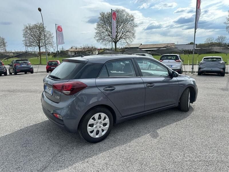 Usata Hyundai i20 100 CV (73 kW) 2019 Grigio Berlina
