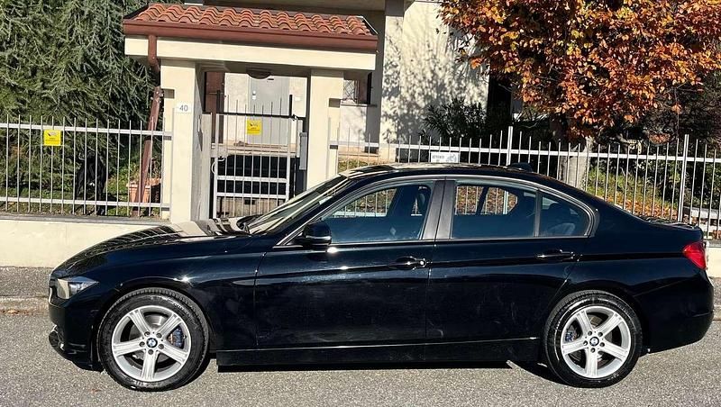 Usata BMW 318 150 CV (110 kW) 2013 Nero Berlina