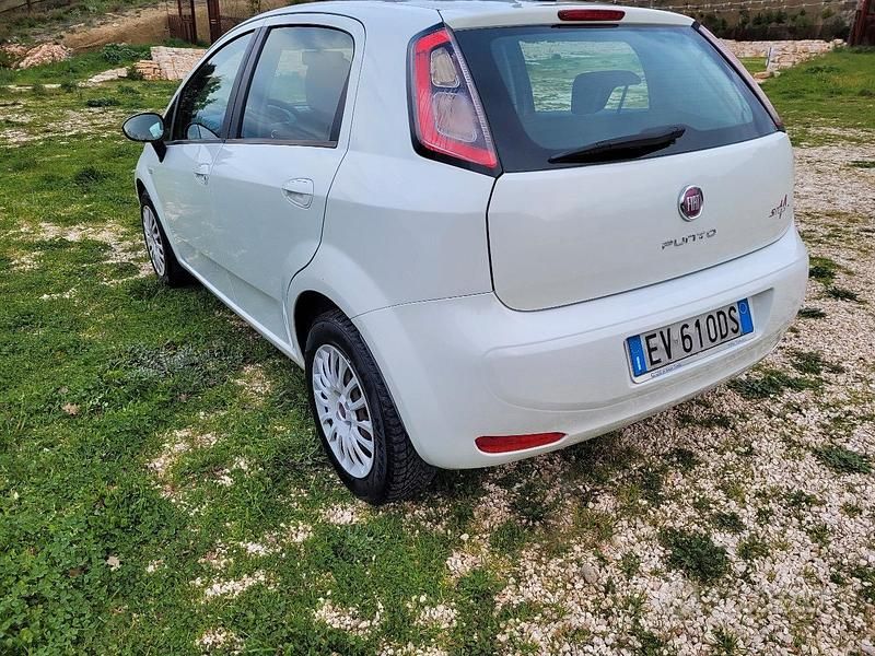 Usata Fiat Grande Punto 77 CV (56 kW) 2014 Bianco Utilitaria