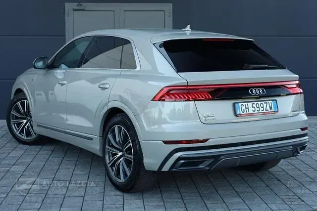 Usata Audi Q8 S-Line 231 CV (169 kW) 2022 Beige SUV