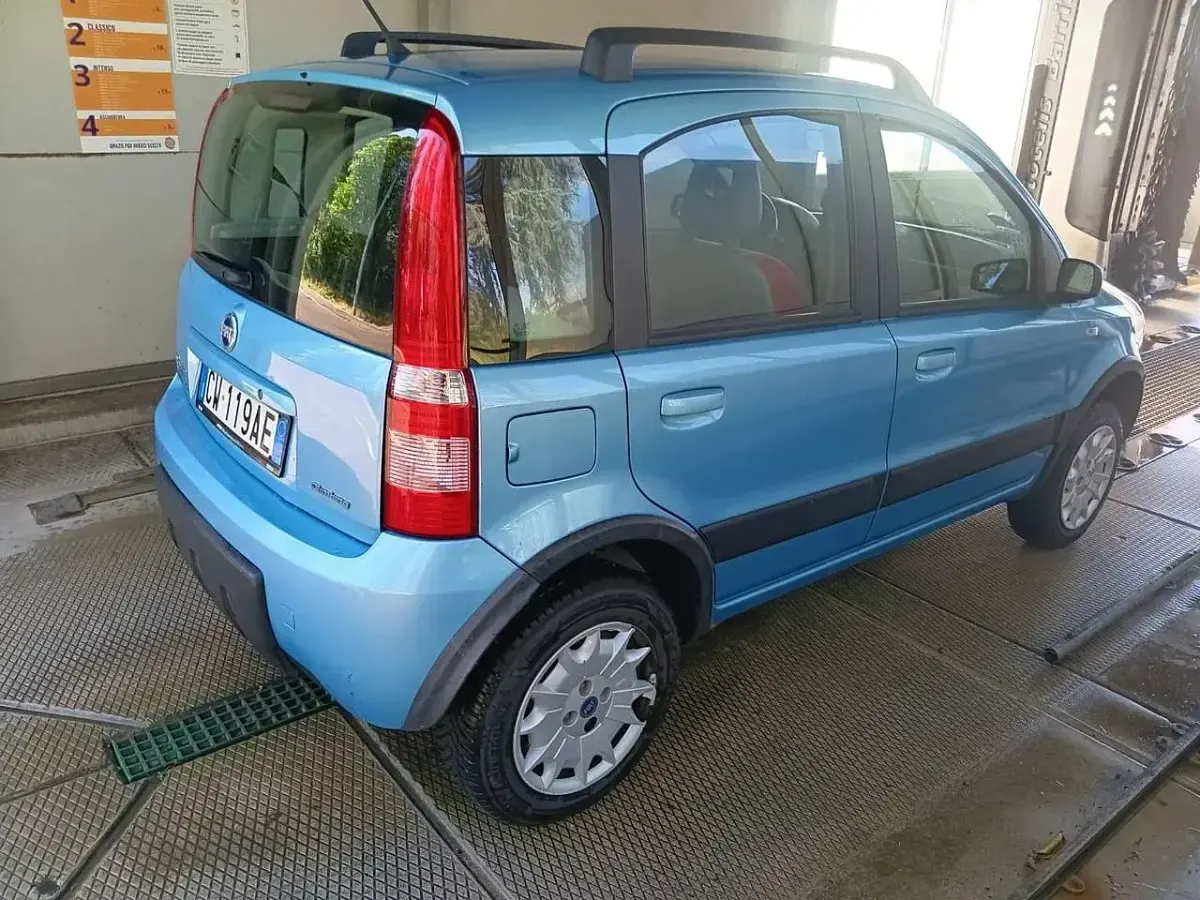 Usata Fiat Panda 4x4 Climbing 60 CV (44 kW) 2005 Blu/azzurro Utilitaria
