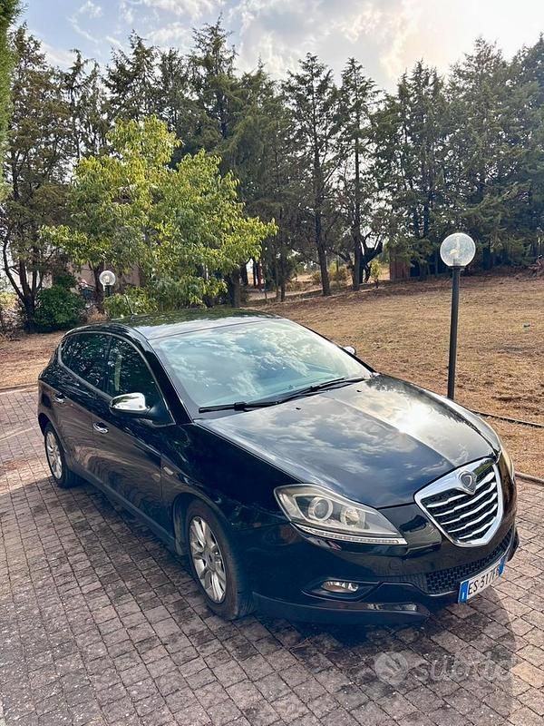 Usata Lancia Delta 120 CV (88 kW) 2013 Nero Utilitaria