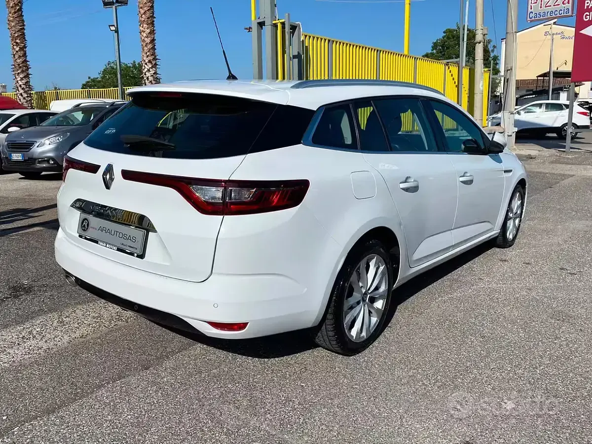 Usata Renault Mégane GrandTour 116 CV (85 kW) 2020 Bianco Station wagon
