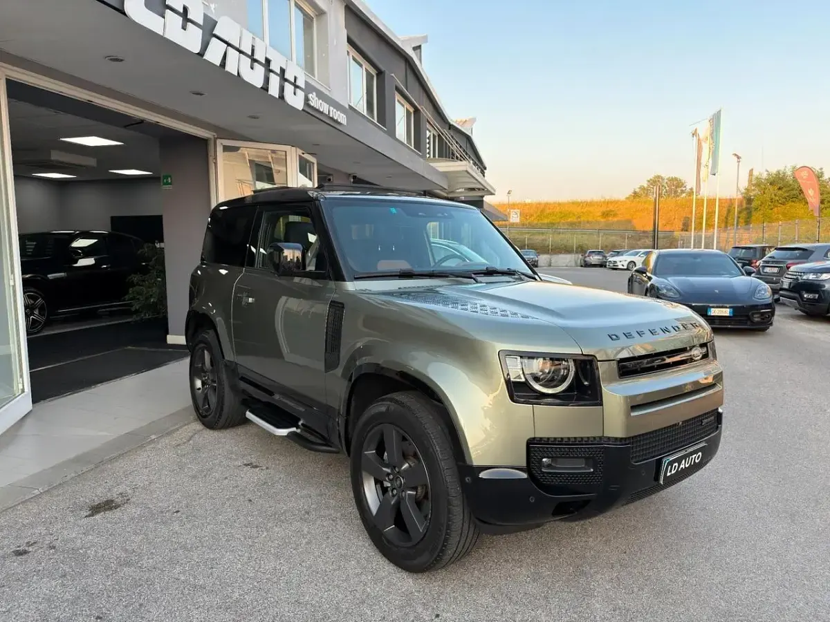 Usata Land Rover Defender HSE Dynamic 249 CV (183 kW) 2023 Verde SUV