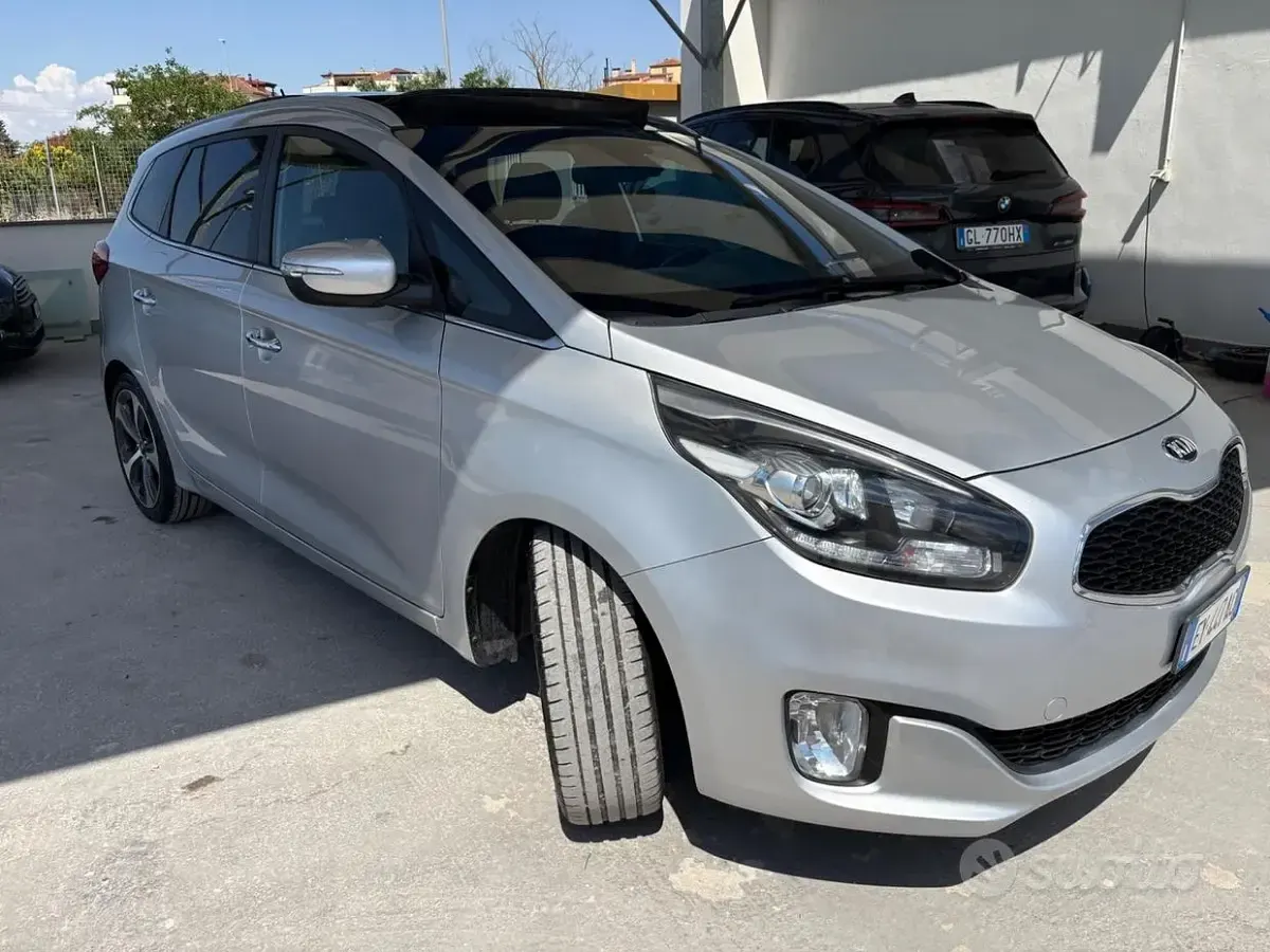 Usata Kia Carens Platinum 136 CV (100 kW) 2015 Grigio Monovolume
