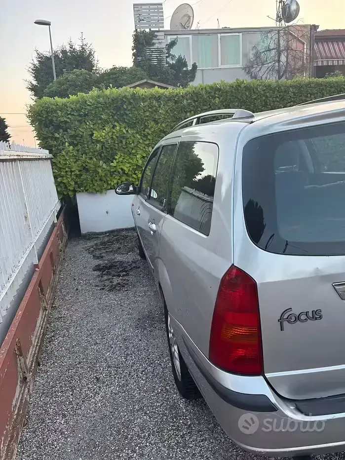 Usata Ford Focus 115 CV (84 kW) 2002 Grigio Station wagon