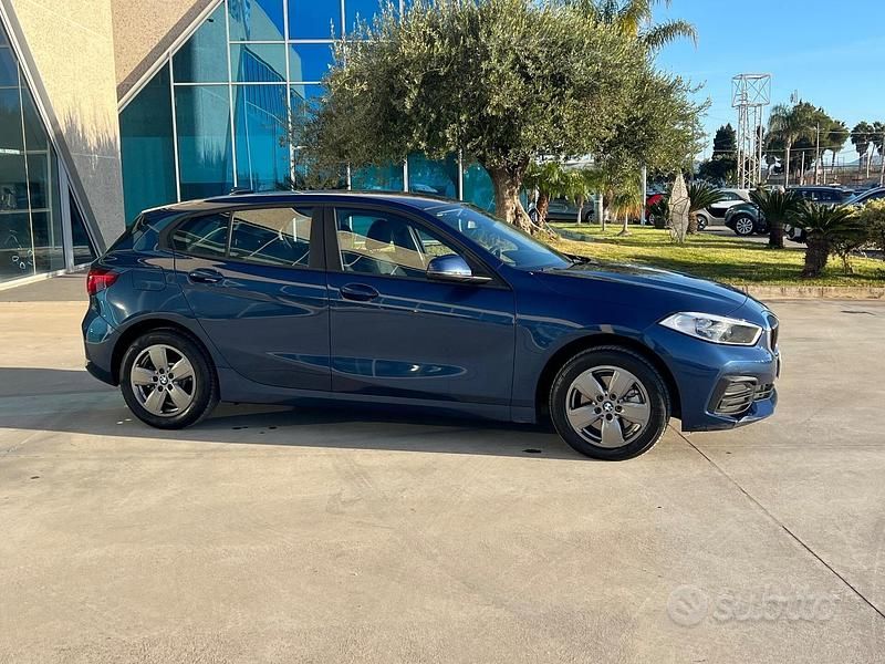 Usata BMW 116 Advantage 116 CV (85 kW) 2021 Blu Utilitaria