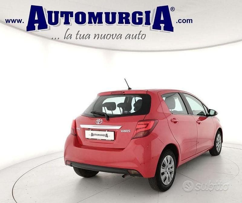 Usata Toyota Yaris Active 69 CV (50 kW) 2015 Rosso Utilitaria