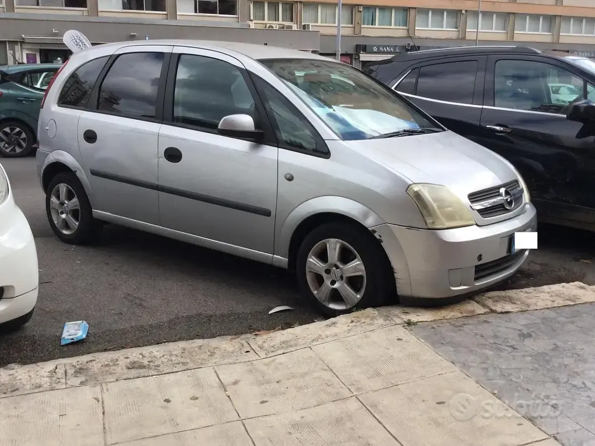 Usata Opel Meriva Cosmo 101 CV (74 kW) 2004 Grigio Monovolume