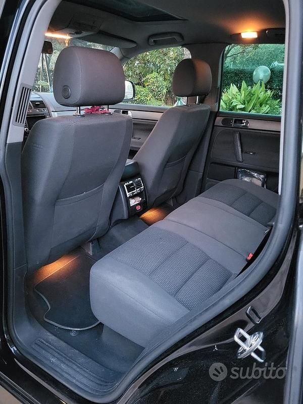 Usata VW Touareg 174 CV (127 kW) 2006 Nero SUV
