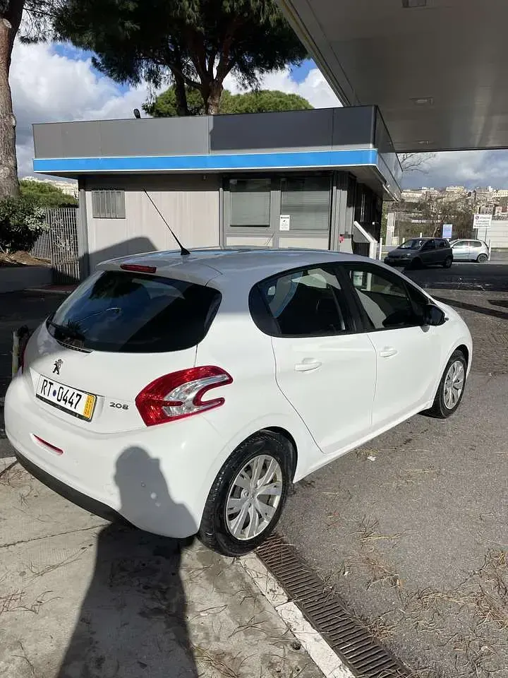 Usata Peugeot 208 Active 82 CV (60 kW) 2014 Bianco Utilitaria