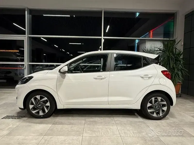 Nuova Hyundai i10 63 CV (46 kW) 2025 Bianco Utilitaria