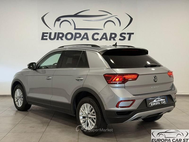 Usata VW T-Roc Life 116 CV (85 kW) 2022 Argento SUV