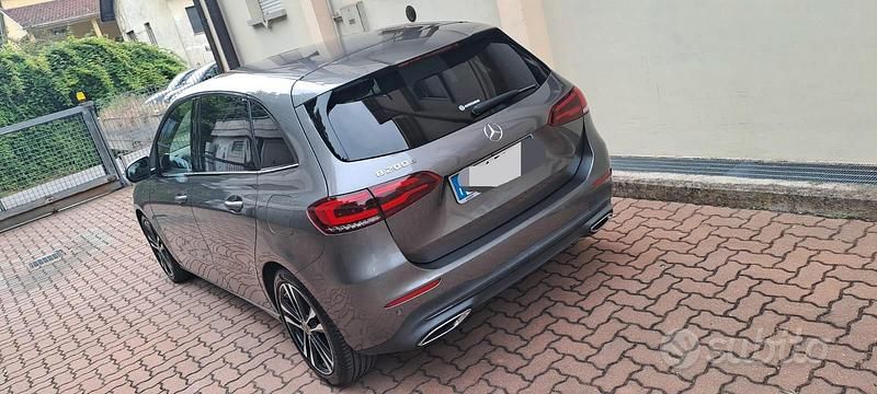 Usata Mercedes B200 150 CV (110 kW) 2020 Grigio Monovolume