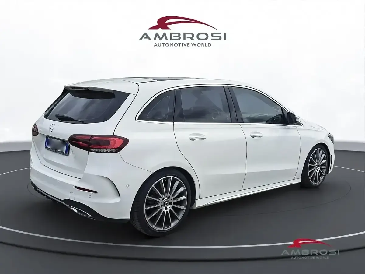 Gebraucht Mercedes B180 Premium 116 PS (85 kW) 2019 Weiß Van / Kleinbus