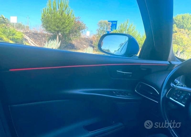 Usata Jaguar XE R-Sport 240 CV (176 kW) 2017 Blu Berlina