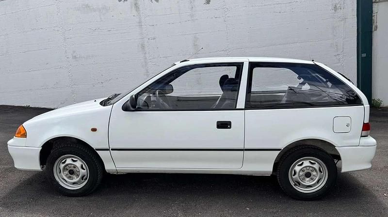 Usata Suzuki Swift 53 CV (38 kW) 2000 Bianco Berlina