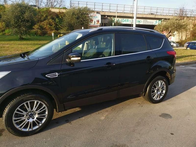 Usata Ford Kuga 140 CV (102 kW) 2014 Nero SUV