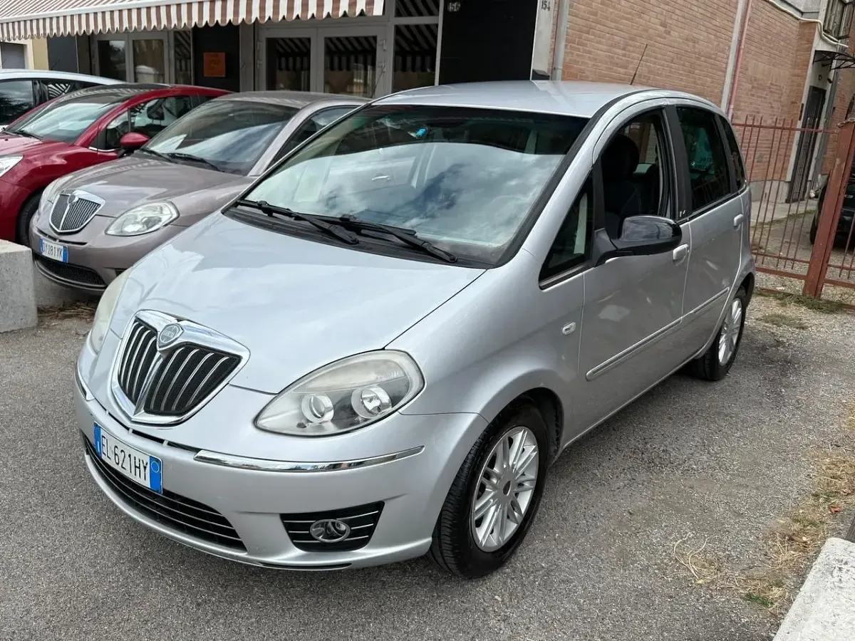 Usata Lancia Musa Gold 95 CV (69 kW) 2012 Grigio Monovolume