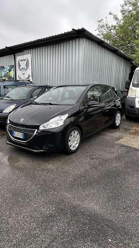 Usata 2013 Peugeot 208 Active Due volumi | 5800 € (Buon prezzo) - Immagine 1/4
