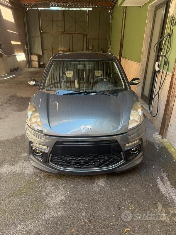 Grigio Usata 2014 Ligier JS50 Due volumi | 5200 € - Immagine 1/4