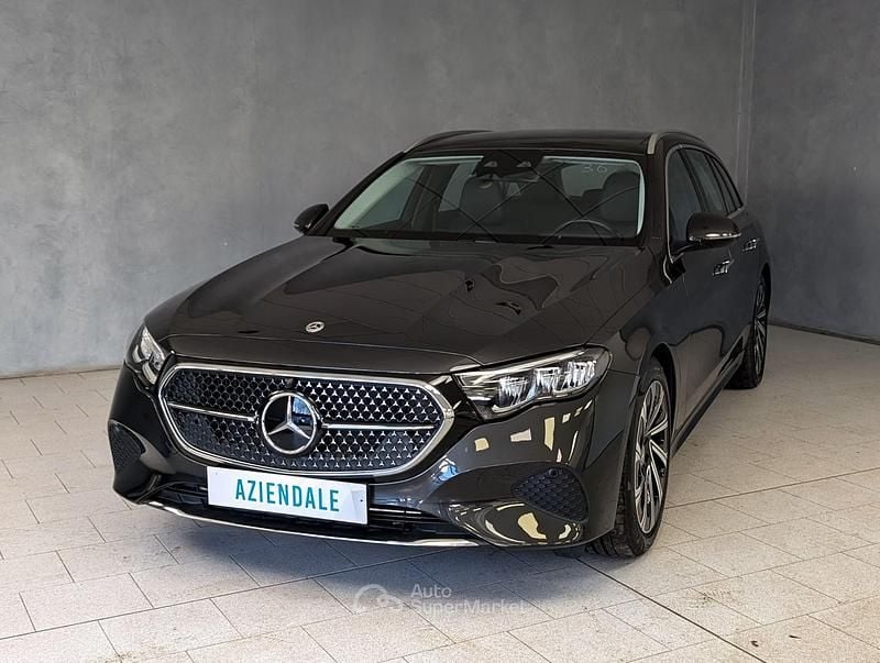 Usata Mercedes E300 Advanced 268 CV (197 kW) 2024 Grigio Station wagon